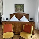 Künstlerzimmer Im Kulturhaus Häselburg