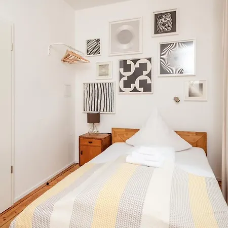 Guest house Kuenstlerzimmer Im Kulturhaus Haeselburg *