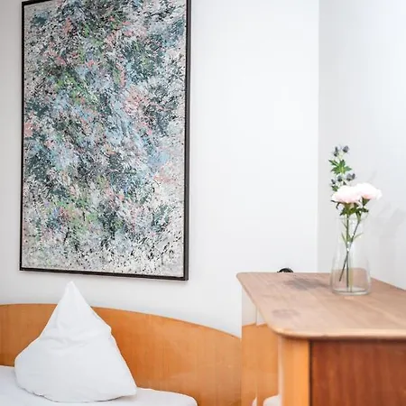 Kuenstlerzimmer Im Kulturhaus Haeselburg Guest house *