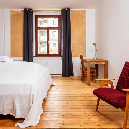 Kuenstlerzimmer Im Kulturhaus Haeselburg * Gera