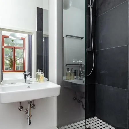 Kuenstlerzimmer Im Kulturhaus Haeselburg Guest house Gera