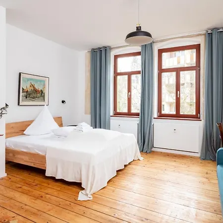 Kuenstlerzimmer Im Kulturhaus Haeselburg * Gera
