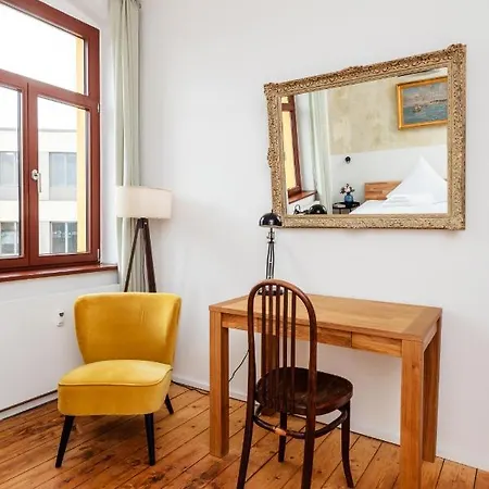 Kuenstlerzimmer Im Kulturhaus Haeselburg Guest house Gera