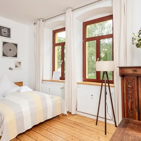 Guest house Kuenstlerzimmer Im Kulturhaus Haeselburg *
