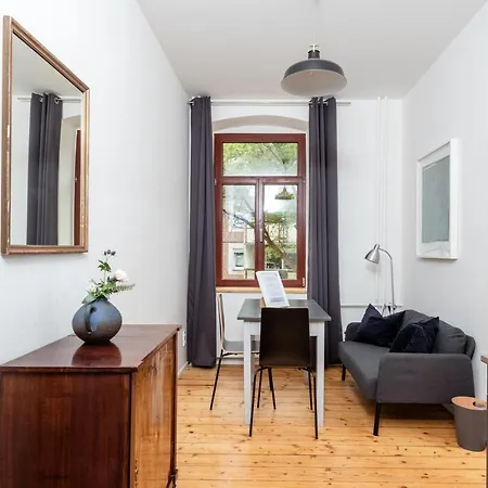 Kuenstlerzimmer Im Kulturhaus Haeselburg Guest house