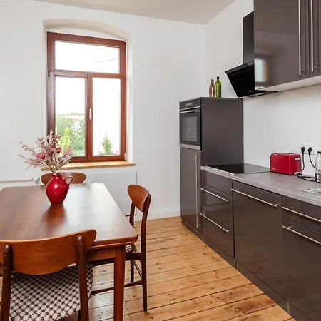 Kuenstlerzimmer Im Kulturhaus Haeselburg * Gera