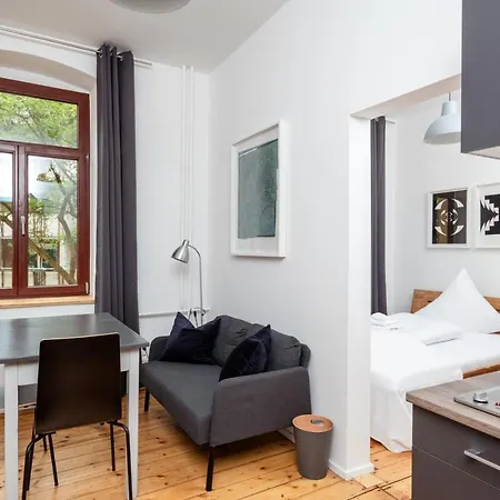 Kuenstlerzimmer Im Kulturhaus Haeselburg Guest house Gera
