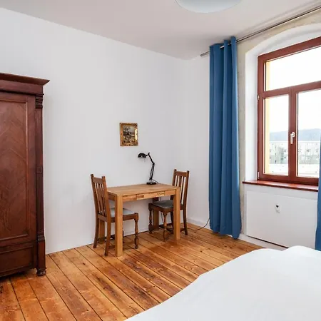 Kuenstlerzimmer Im Kulturhaus Haeselburg * Gera