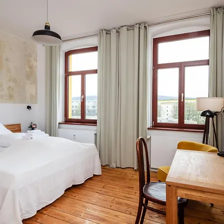Kuenstlerzimmer Im Kulturhaus Haeselburg * Gera