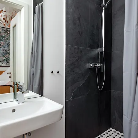 Kuenstlerzimmer Im Kulturhaus Haeselburg Guest house