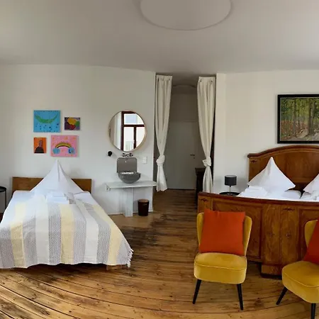 Kuenstlerzimmer Im Kulturhaus Haeselburg * Gera