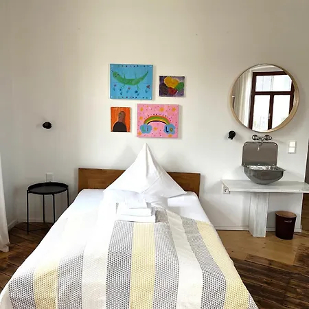 Kuenstlerzimmer Im Kulturhaus Haeselburg Guest house *
