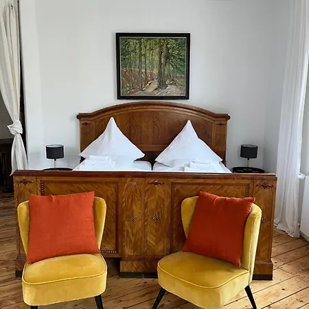 Guest house Kuenstlerzimmer Im Kulturhaus Haeselburg