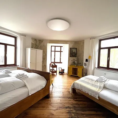 Kuenstlerzimmer Im Kulturhaus Haeselburg Maison d'hôtes Gera