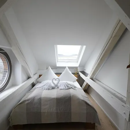Kuenstlerzimmer Im Kulturhaus Haeselburg Guest house