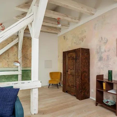 Kuenstlerzimmer Im Kulturhaus Haeselburg Guest house