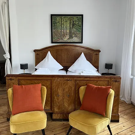 Künstlerzimmer Im Kulturhaus Häselburg