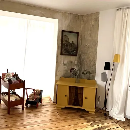 Gasthuis Kuenstlerzimmer Im Kulturhaus Haeselburg *