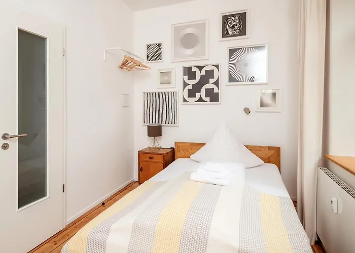 Vendégház Kuenstlerzimmer Im Kulturhaus Haeselburg *