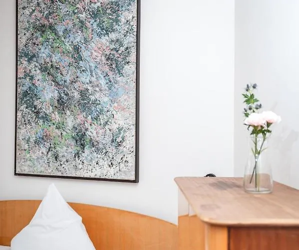 Künstlerzimmer Im Kulturhaus Häselburg Gasthof *