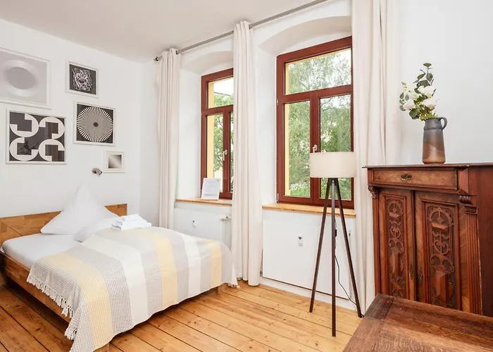 Vendégház Kuenstlerzimmer Im Kulturhaus Haeselburg *