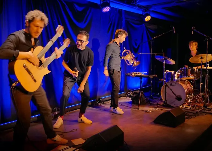 Vendégház Kuenstlerzimmer Im Kulturhaus Haeselburg *