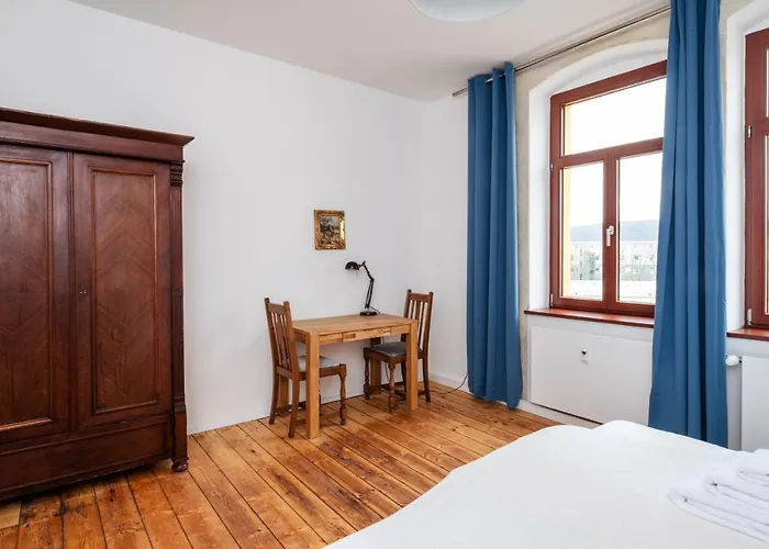 Künstlerzimmer Im Kulturhaus Häselburg * Gera