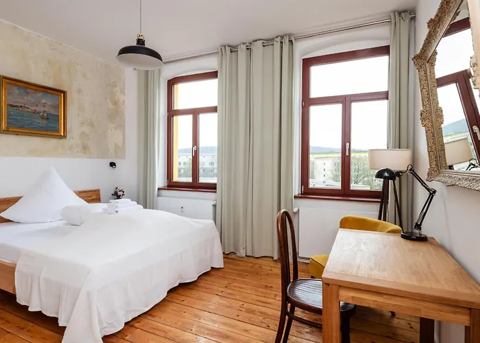 Kuenstlerzimmer Im Kulturhaus Haeselburg * Gera