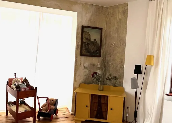 Vendégház Kuenstlerzimmer Im Kulturhaus Haeselburg *