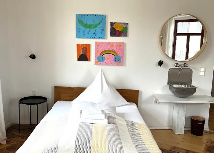 Kuenstlerzimmer Im Kulturhaus Haeselburg Vendégház *