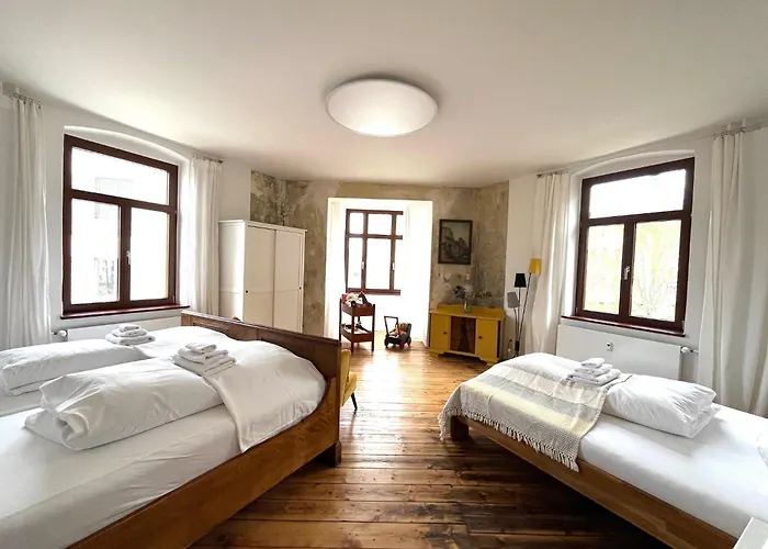 Kuenstlerzimmer Im Kulturhaus Haeselburg Vendégház Gera